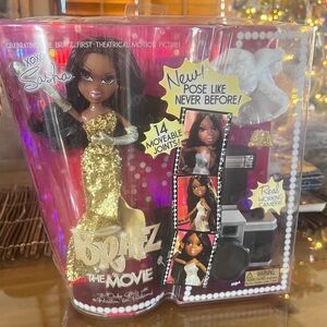 BRATZ The Movie Sasha Doll Collector Set